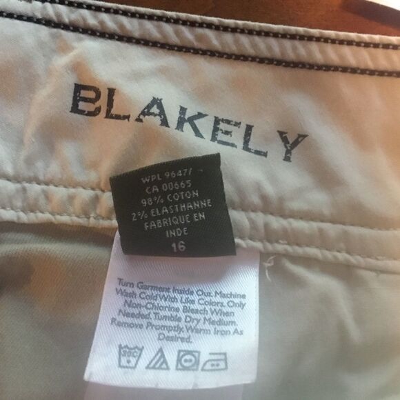 NWOT Eddie Bauer Brand Kaki Colored Capris Women’s Size 16. - Picture 3 of 14